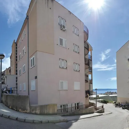 Apartment Stunning In With Kitchen Makarska